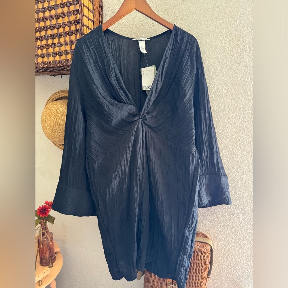 NWT H&M Plisse Dress with wide sleeves L